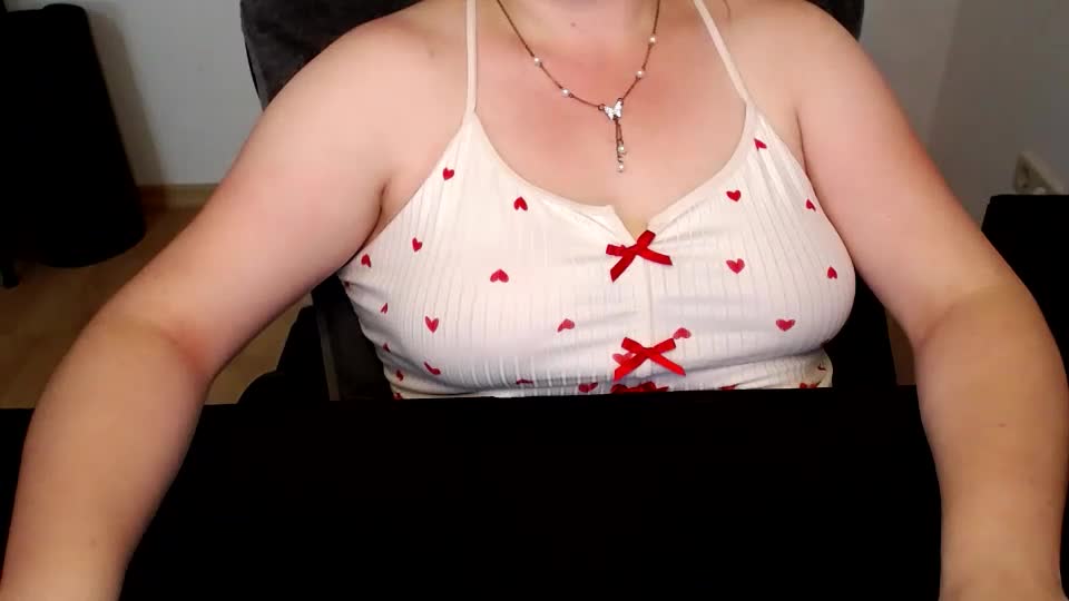 elly_petite Webcam Chat June 25, 2026