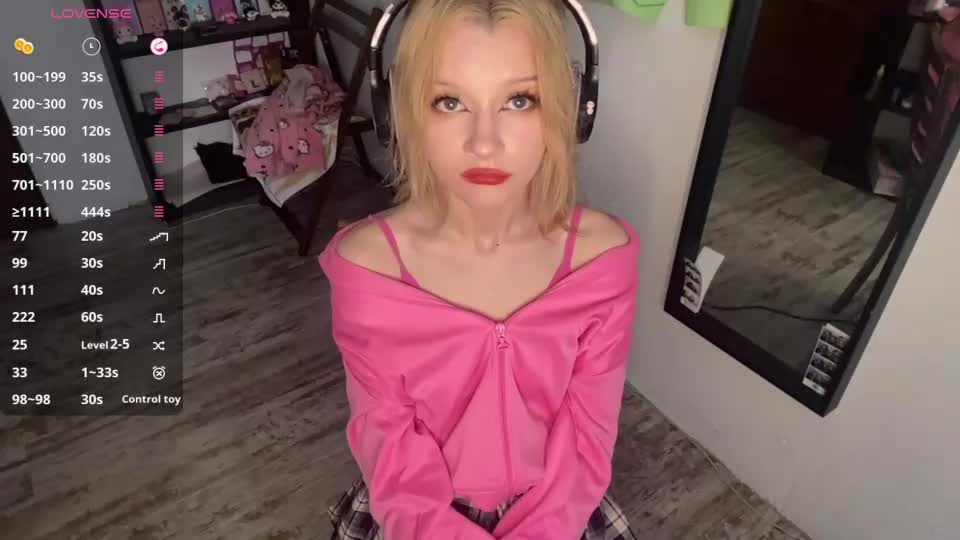 carmenlavelli Webcam Chat June 25, 2026