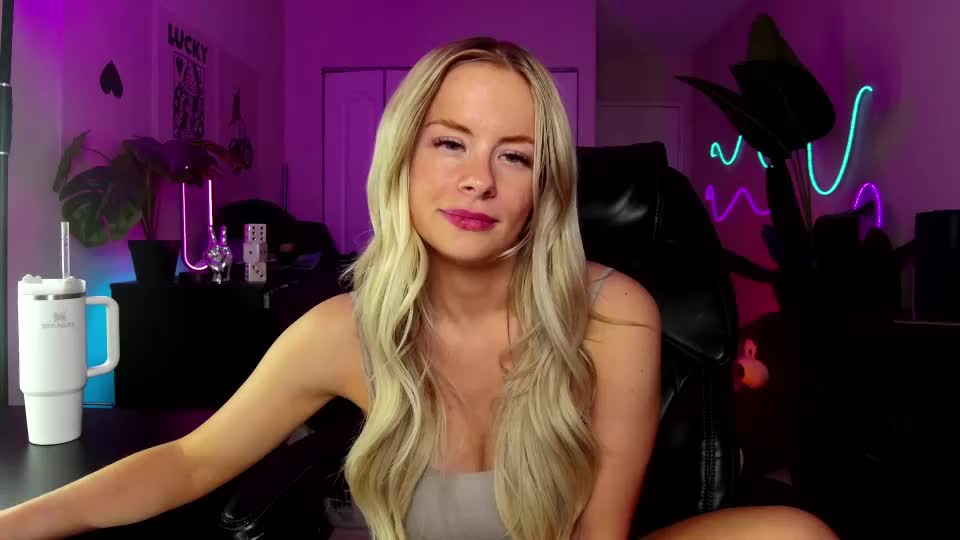 oliviaowens Webcam Chat June 25, 2026