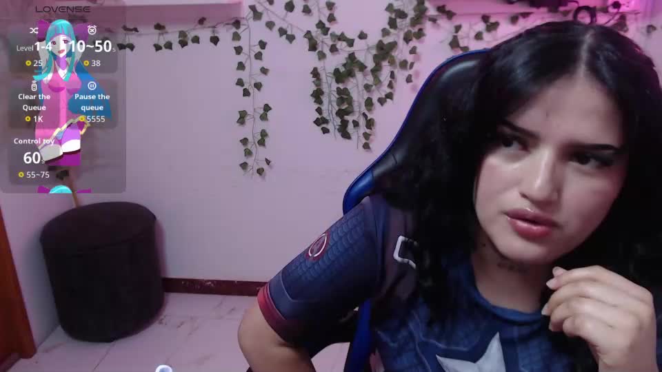 sari_belle Webcam Chat June 27, 2026