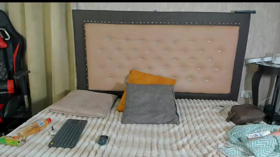 sky_white_ Webcam Chat June 25, 2026