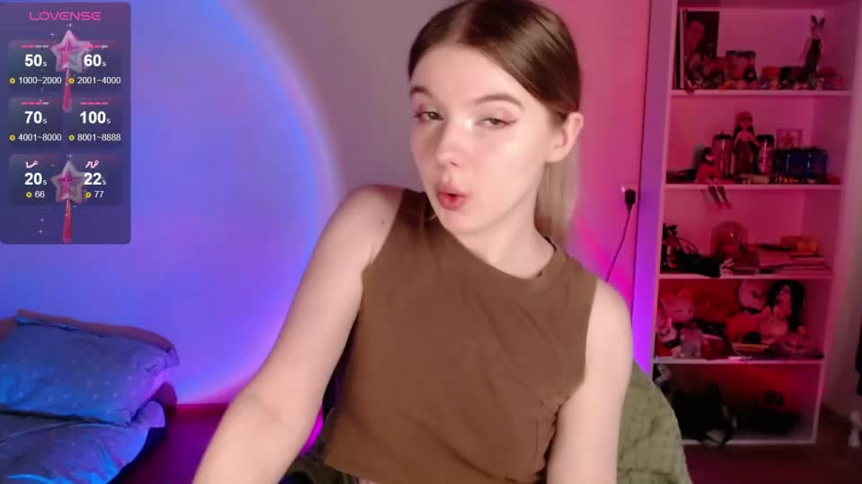 strawberry_juli Webcam Chat June 25, 2026
