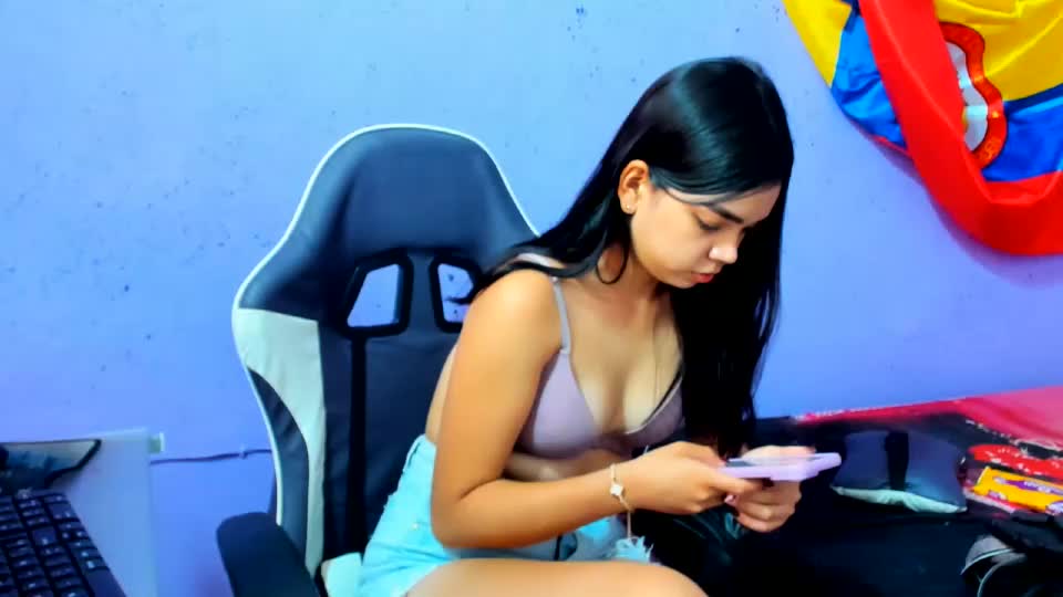 shy_luna18 Webcam Chat June 27, 2026