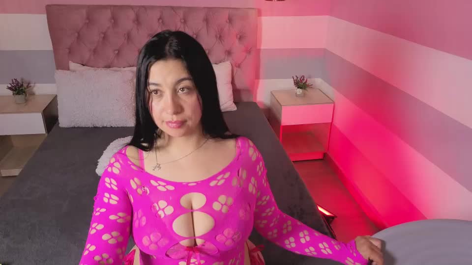 lia_valentino Webcam Chat June 25, 2026