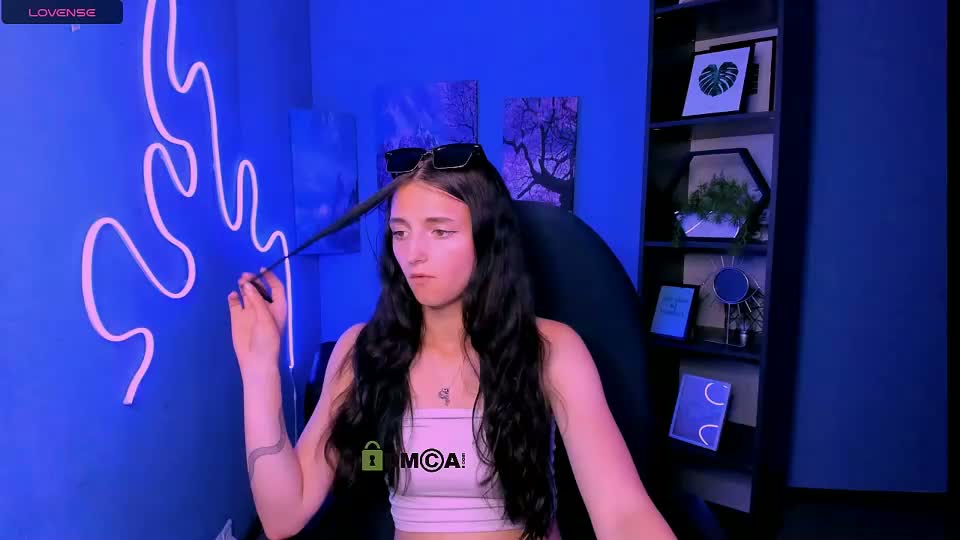 caroline_honeyy Webcam Chat June 25, 2026