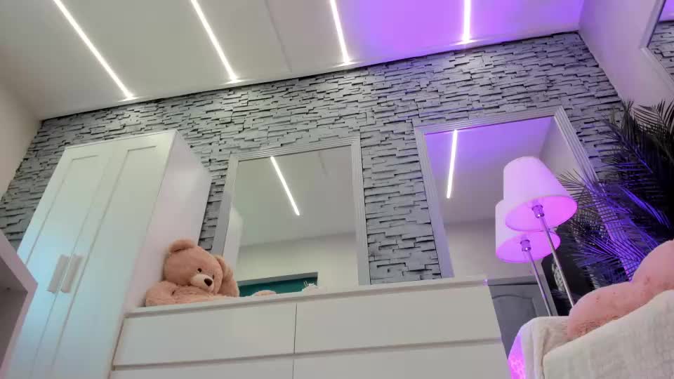 reina_cummings Webcam Chat June 28, 2026