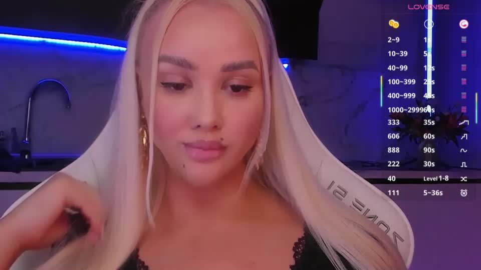 blond_diamond Webcam Chat June 28, 2026