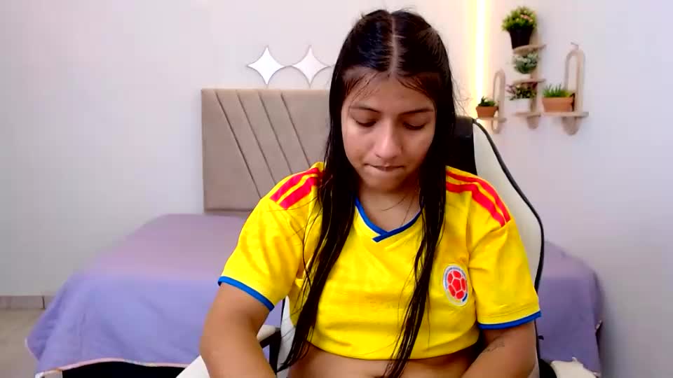 zara_cute18 Webcam Chat June 28, 2026