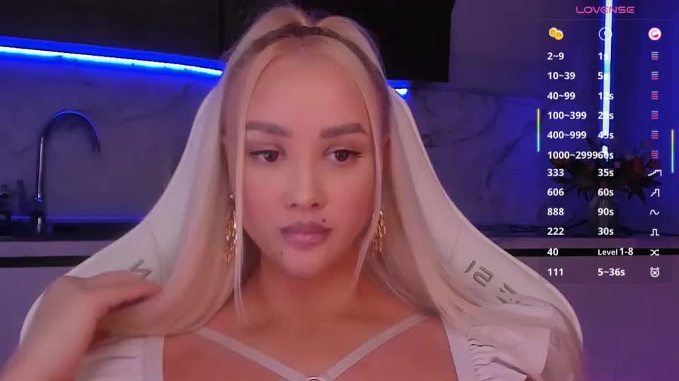 blond_diamond Webcam Chat June 28, 2026