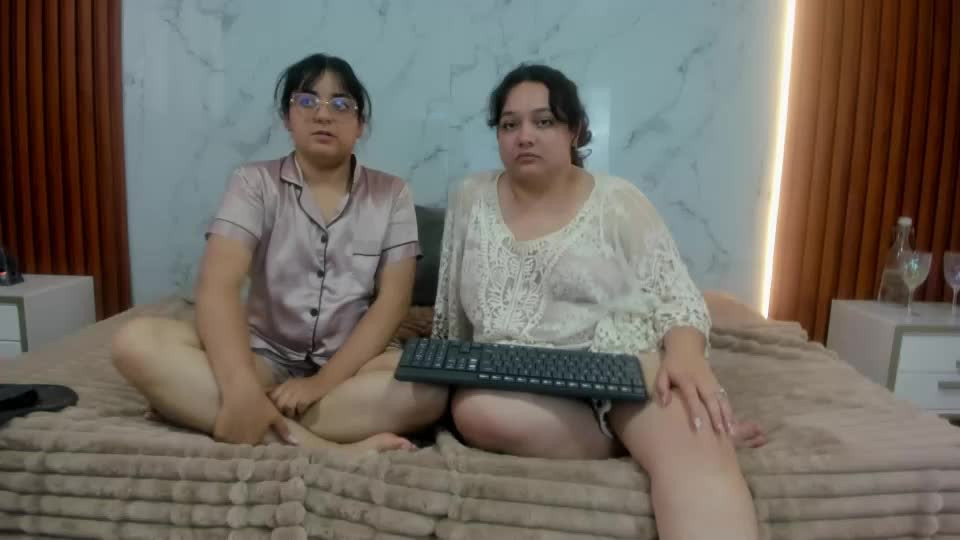 genesis_y_moon Webcam Chat June 20, 2026