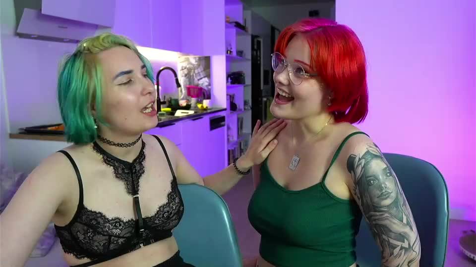fox_and_dog Webcam Chat June 26, 2026
