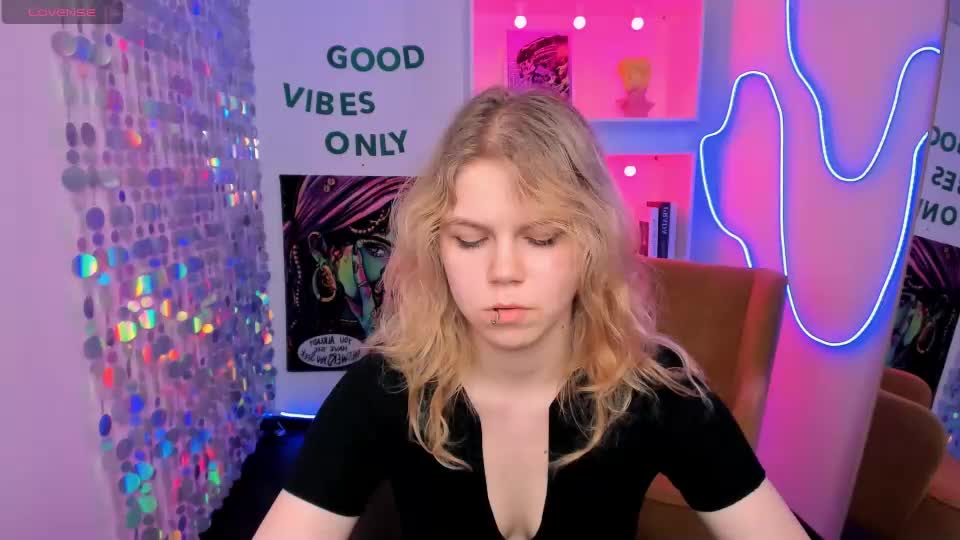 elizabethvane Webcam Chat June 28, 2026