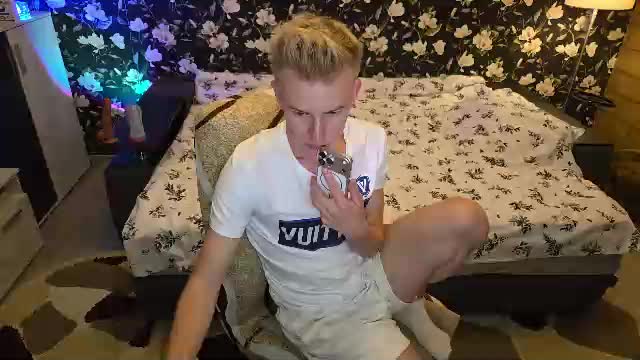 blond_boy69 Webcam Chat June 16, 2026