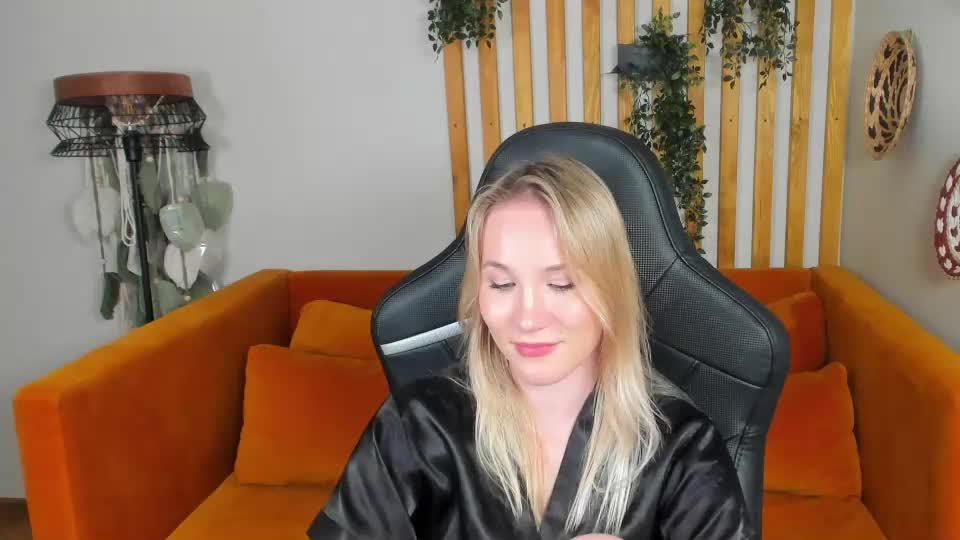 elaravoltage Webcam Chat July 1, 2026