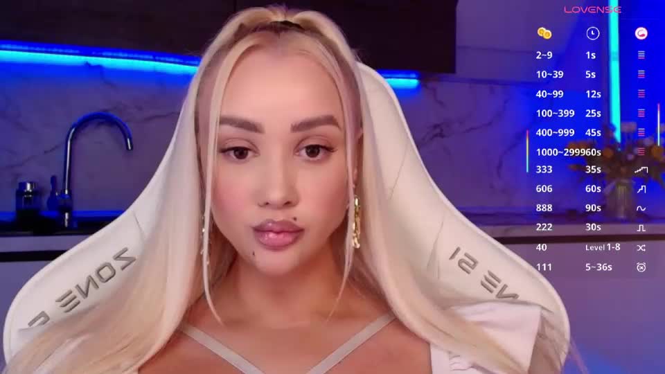 blond_diamond Webcam Chat July 1, 2026