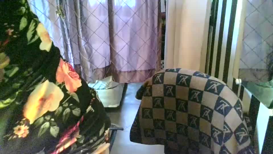 knows_everything Webcam Chat July 1, 2026