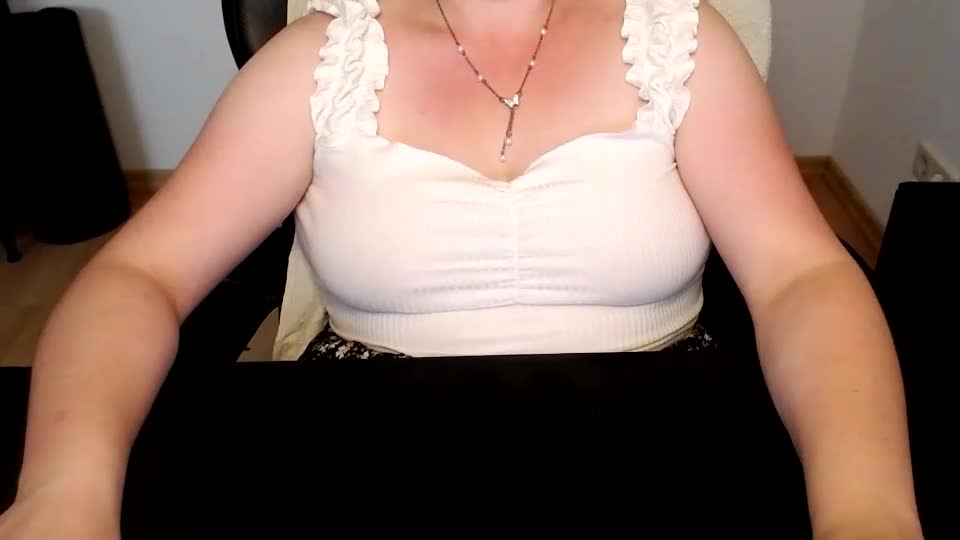 elly_petite Webcam Chat July 1, 2026