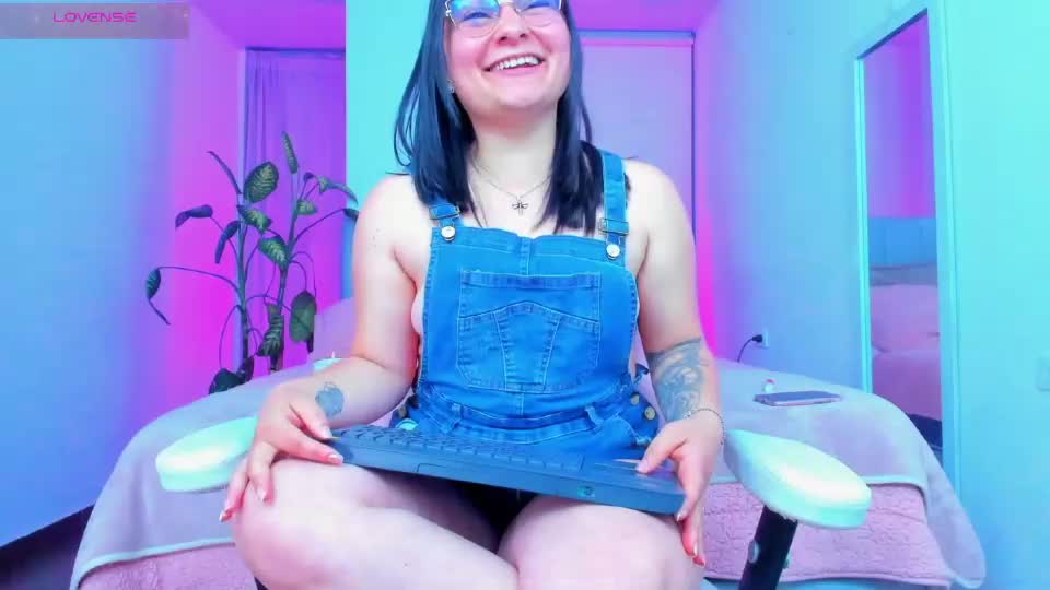 liizrey Webcam Chat July 3, 2026