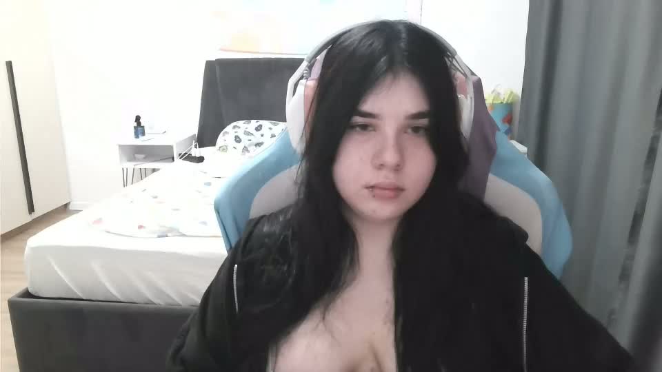 julianesanzo Webcam Chat July 3, 2026