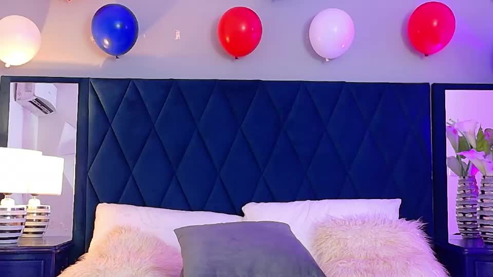 violet_saunders Webcam Chat July 5, 2026