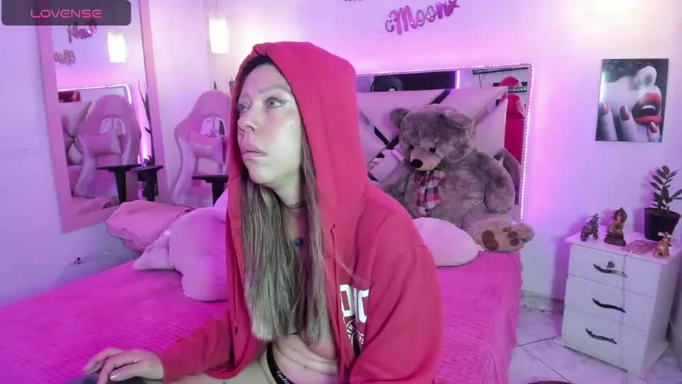 karly_moonn Webcam Chat July 5, 2026