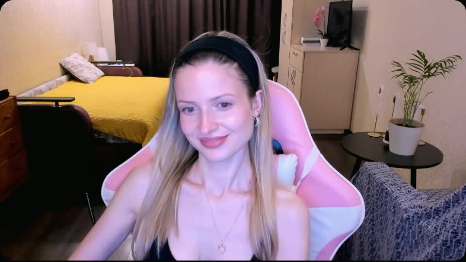 julie_flores Webcam Chat July 6, 2026