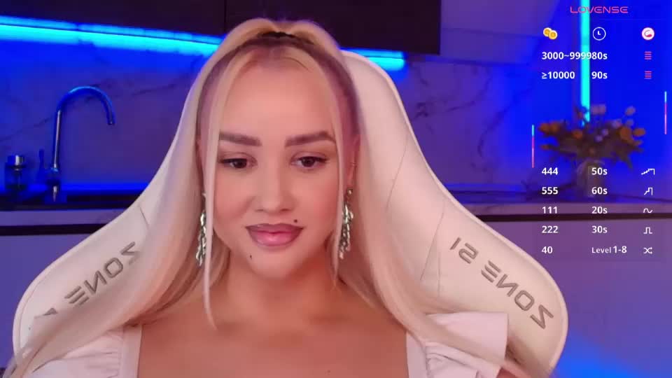 blond_diamond Webcam Chat July 6, 2026
