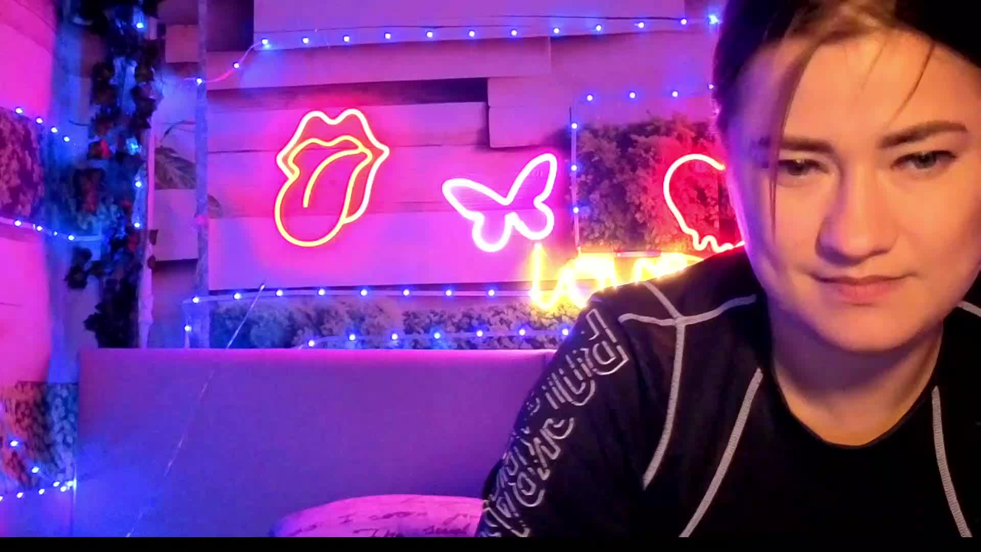 2Laski2 Webcam Chat July 6, 2026