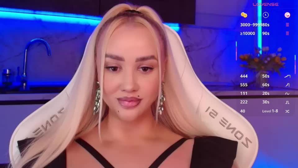 blond_diamond Webcam Chat July 6, 2026