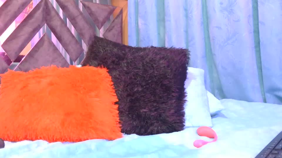 tiiny_emiily Webcam Chat July 6, 2026