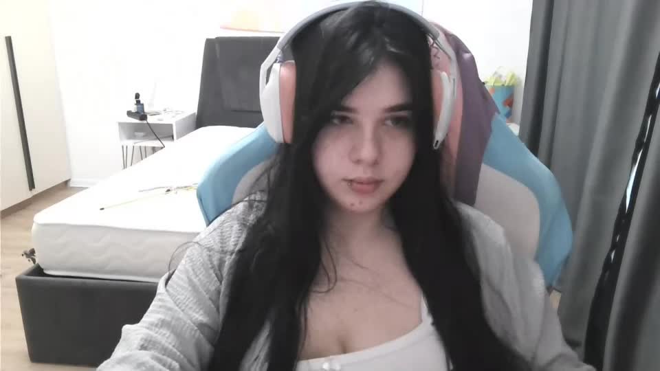 julianesanzo Webcam Chat July 7, 2026