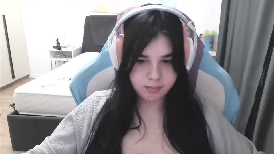 julianesanzo Webcam Chat July 7, 2026