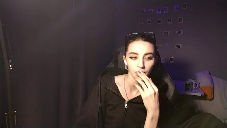 elinorashfield Webcam Chat July 8, 2026