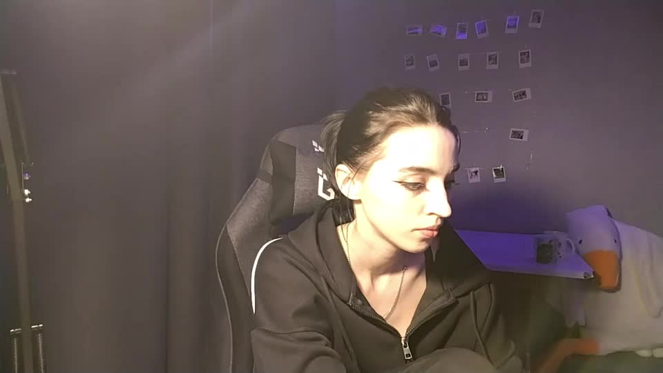 elinorashfield Webcam Chat July 8, 2026