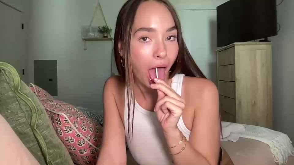 carolineoxox Webcam Chat July 8, 2026