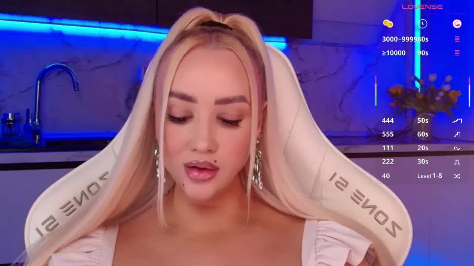 blond_diamond Webcam Chat July 8, 2026