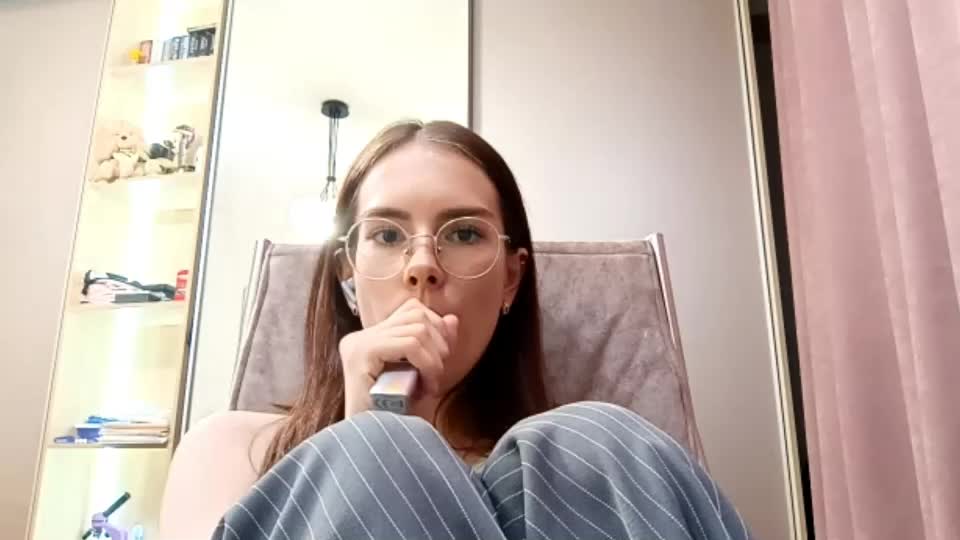tawnyzenisek Webcam Chat July 10, 2026