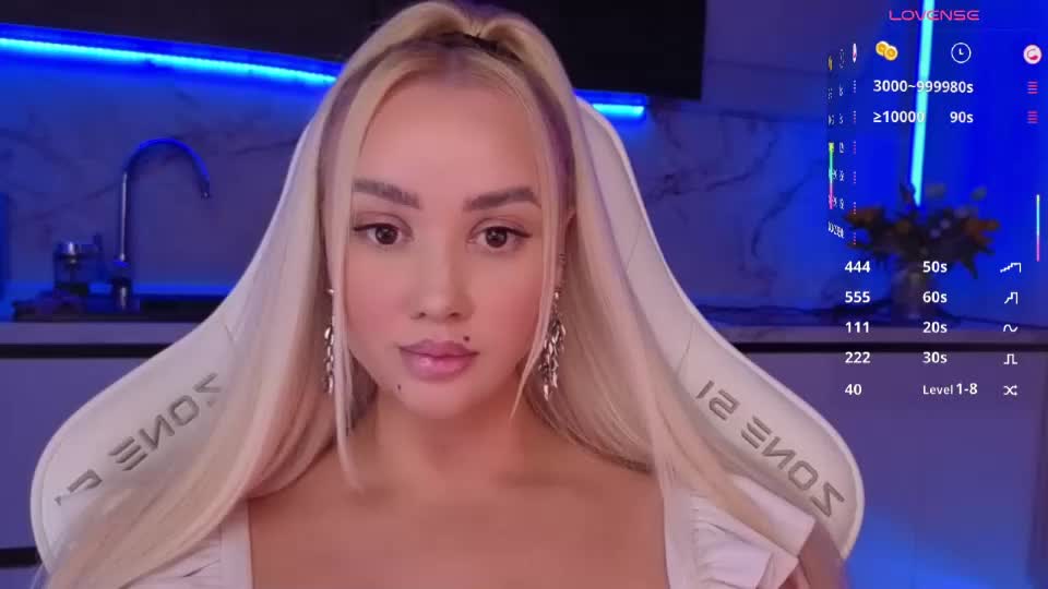 blond_diamond Webcam Chat July 11, 2026