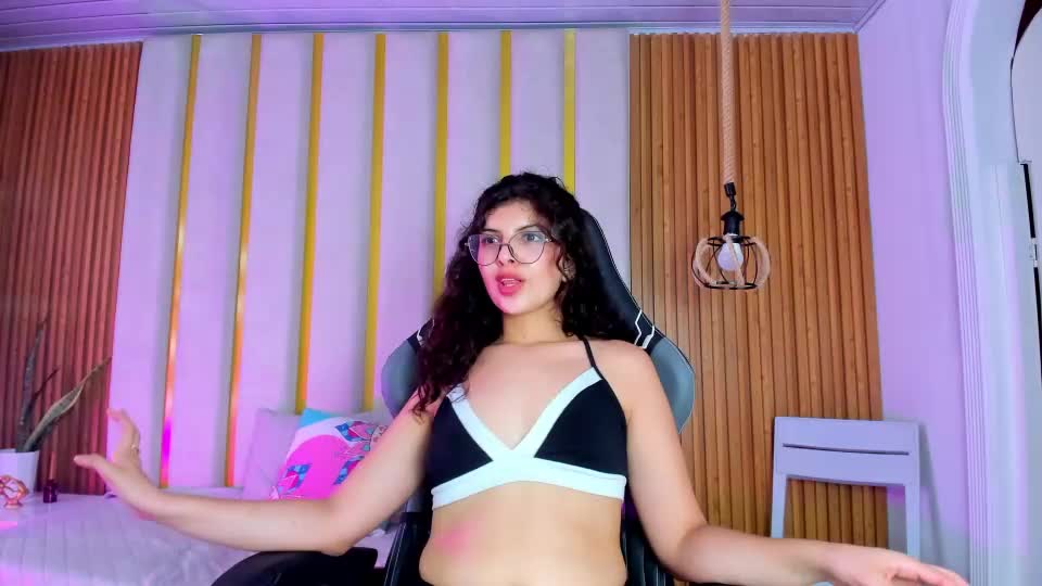 bella_cuttee Webcam Chat July 12, 2026