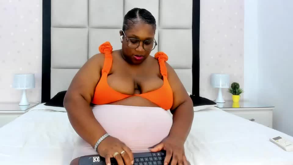 treisyvixen Webcam Chat July 13, 2026