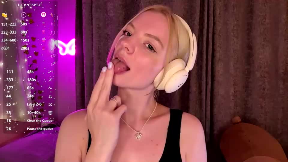 cristinekondo Webcam Chat July 14, 2026