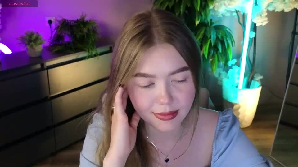 _liilcrystal_ Webcam Chat July 15, 2026