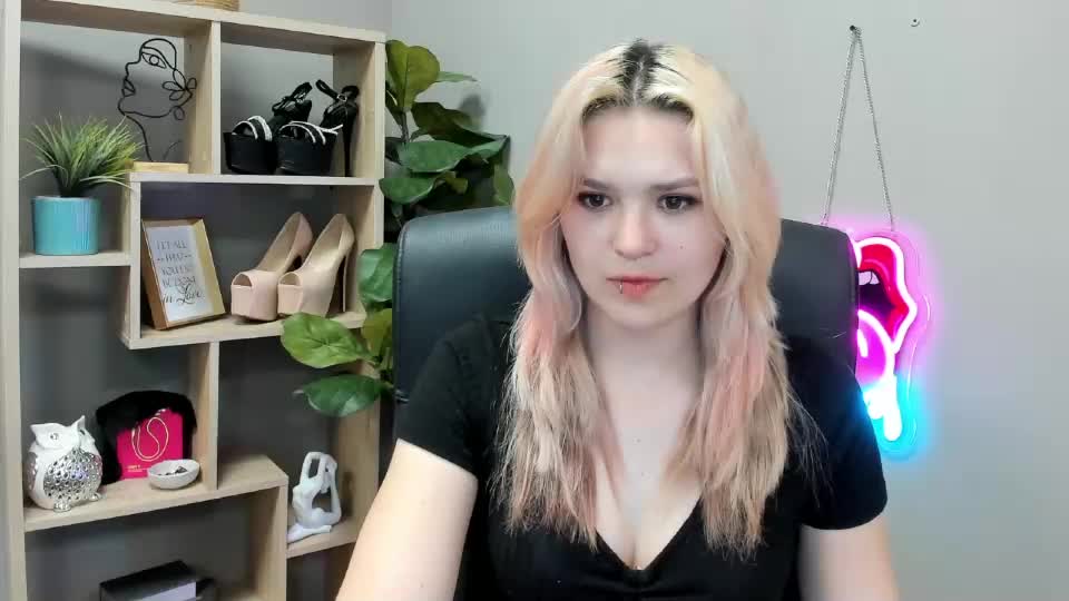 lilysweetxo Webcam Chat July 15, 2026