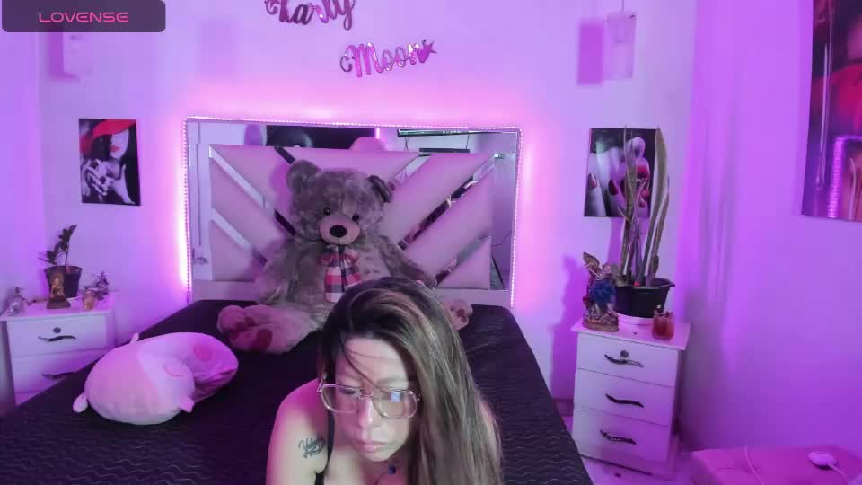 karly_moonn Webcam Chat July 15, 2026