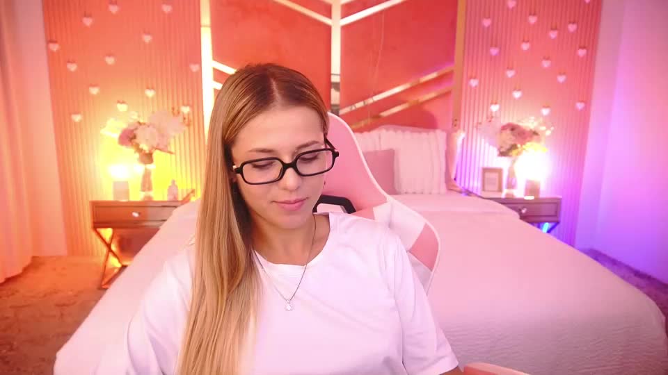 loveedove Webcam Chat July 15, 2026