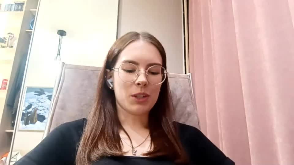 tawnyzenisek Webcam Chat July 15, 2026