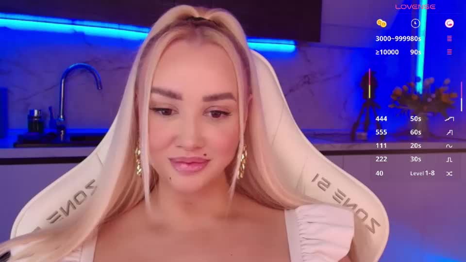 blond_diamond Webcam Chat July 15, 2026