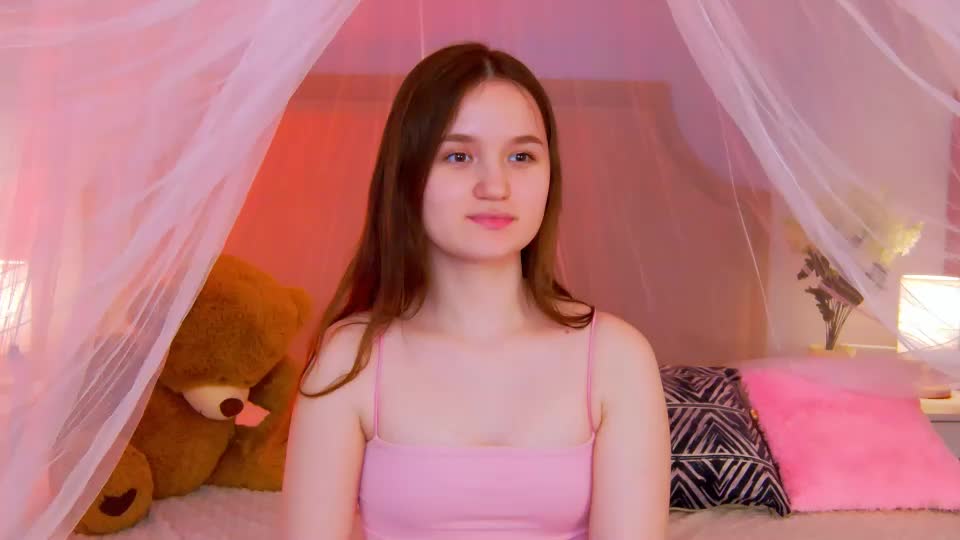 strawbunnybite Webcam Chat July 15, 2026