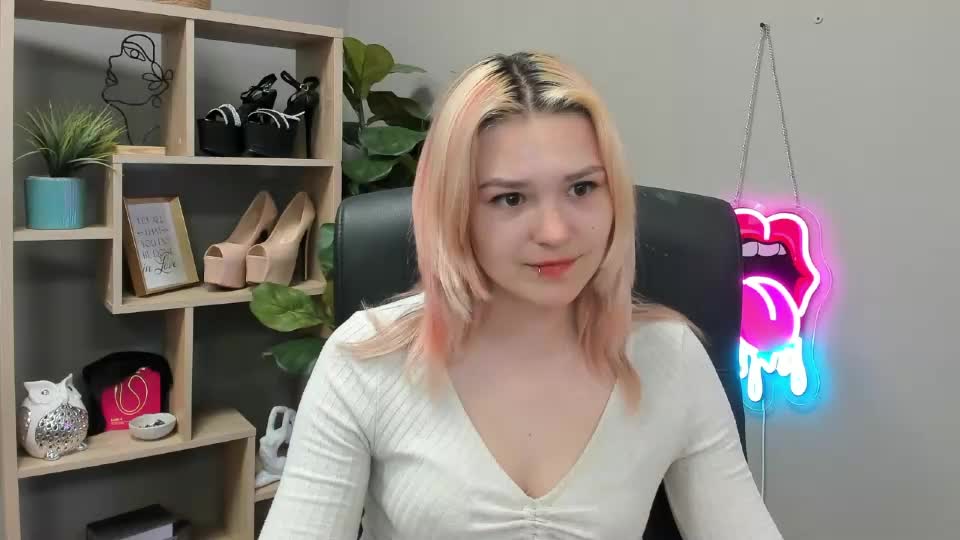 lilysweetxo Webcam Chat July 16, 2026