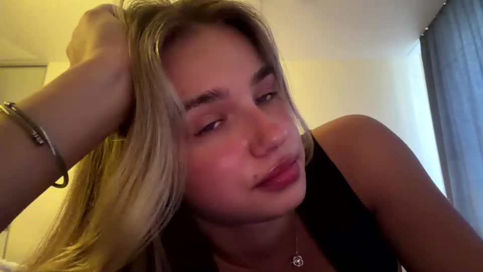 laurineleconey Webcam Chat July 16, 2026